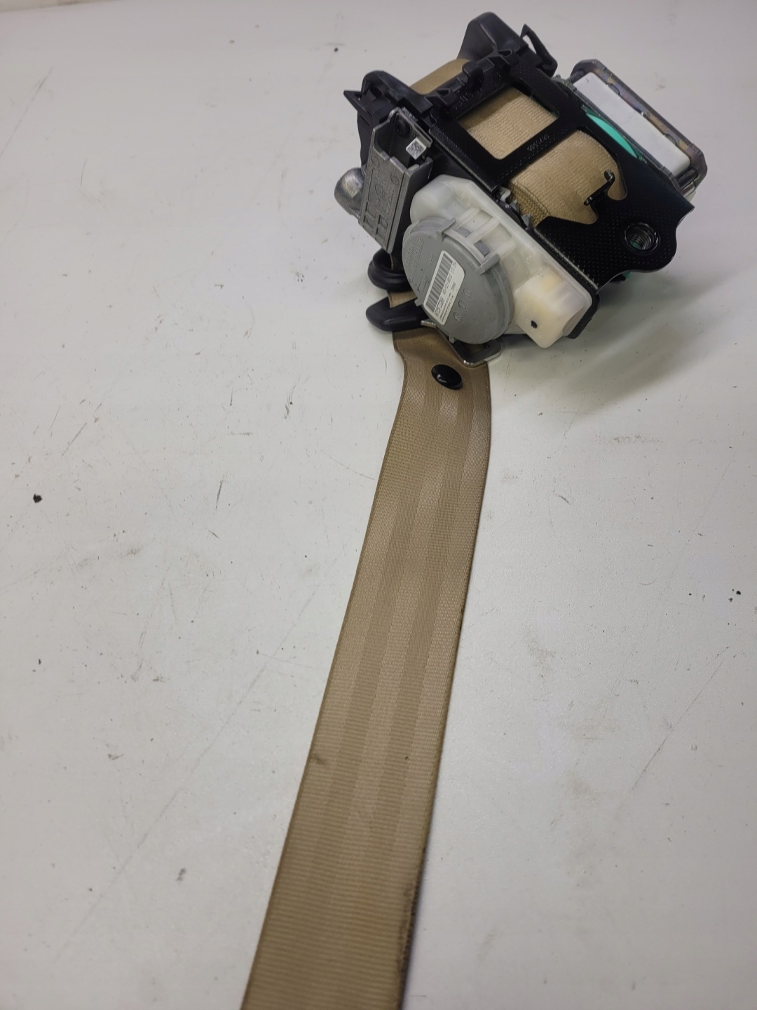 Gurten Sicherheits links AUDI A4 B8 8K1857705J KREM