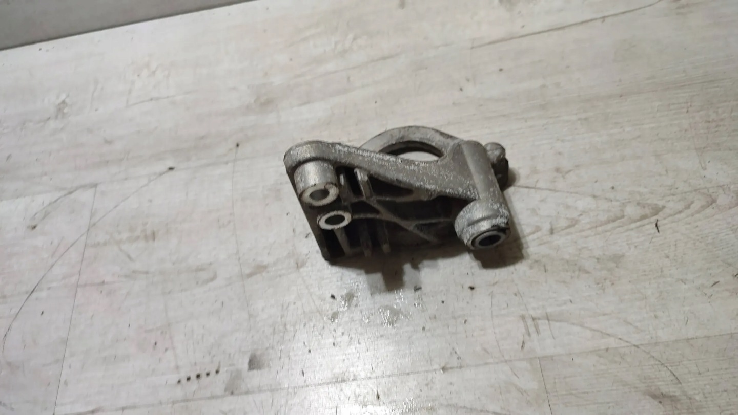 Mercedes-Benz A-classa W176 17r. 1.5cdi Support Support plaque Arbre moteur