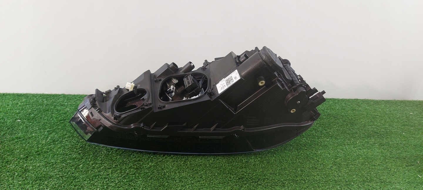 GOLF SPORTSVAN LIFT 517 left light front FULL LED
