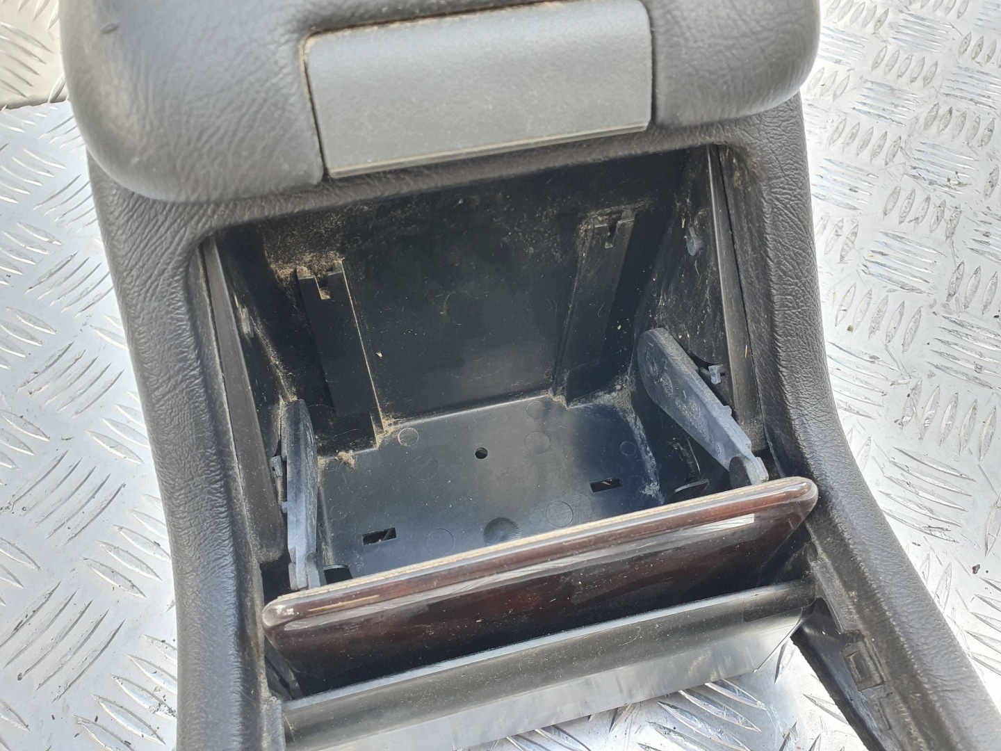 TUNEL armrest E9300411 MERCEDES W210