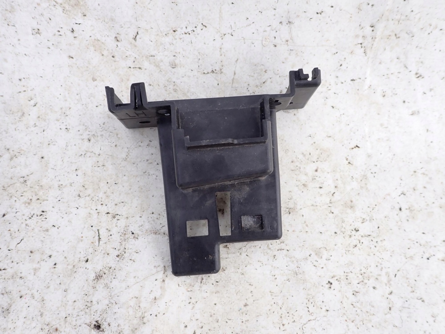 KIA SPORTAGE V 5 21-> bracket holder left