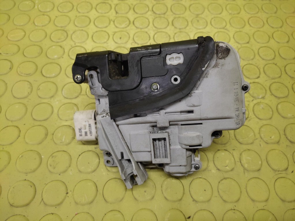 AUDI A4 B7 lock door left front 8E1837015AA