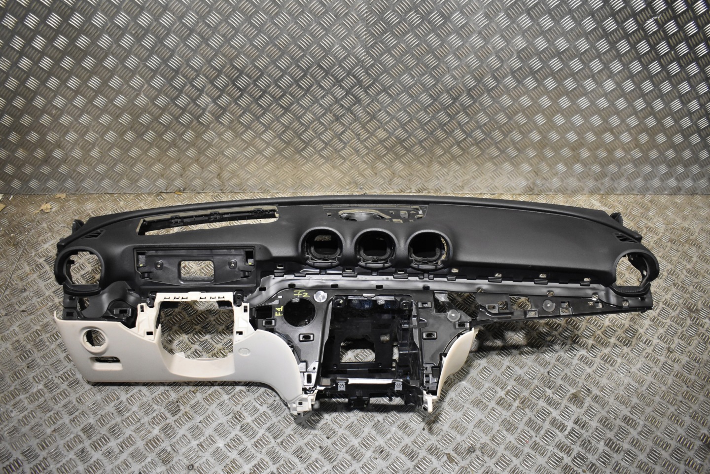 IDEALNA console dashboard HEADUP HEAD UP MERCEDES W206 1