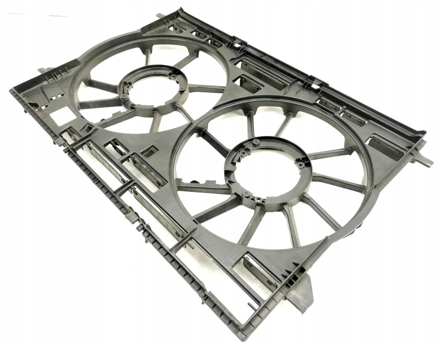 obal ventylátora AUDI A4 A5 8W Q5 8W0121003C