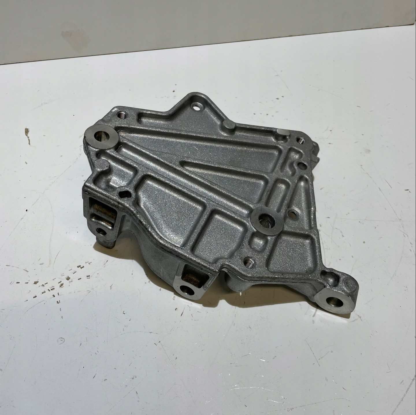 RENAULT ZOE SUPPORT SUPPORT PLAQUE SPREZARKI 296A68579R