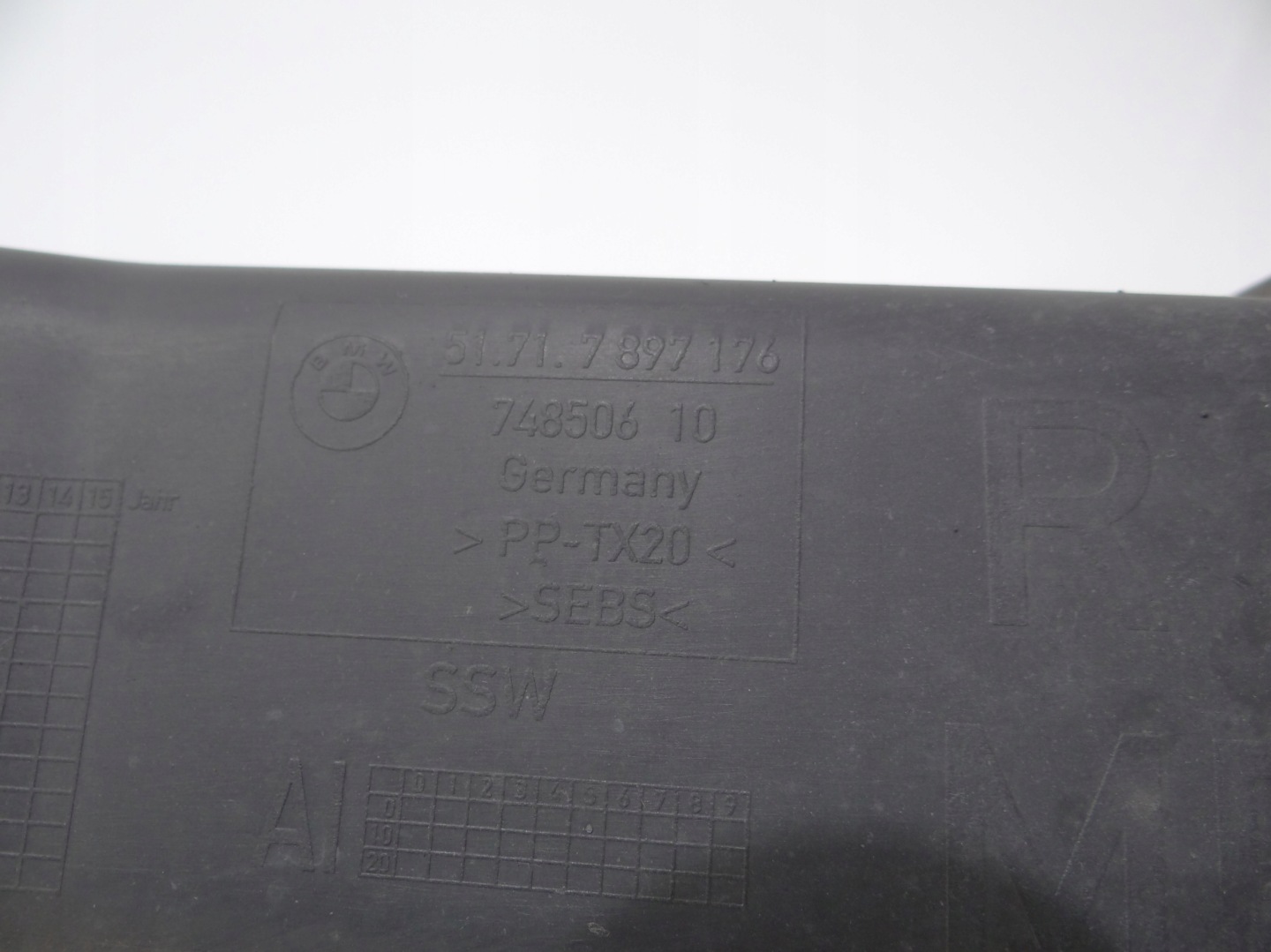 drain air right BMW E60 E61 LCI M PAKIET OE 7897176