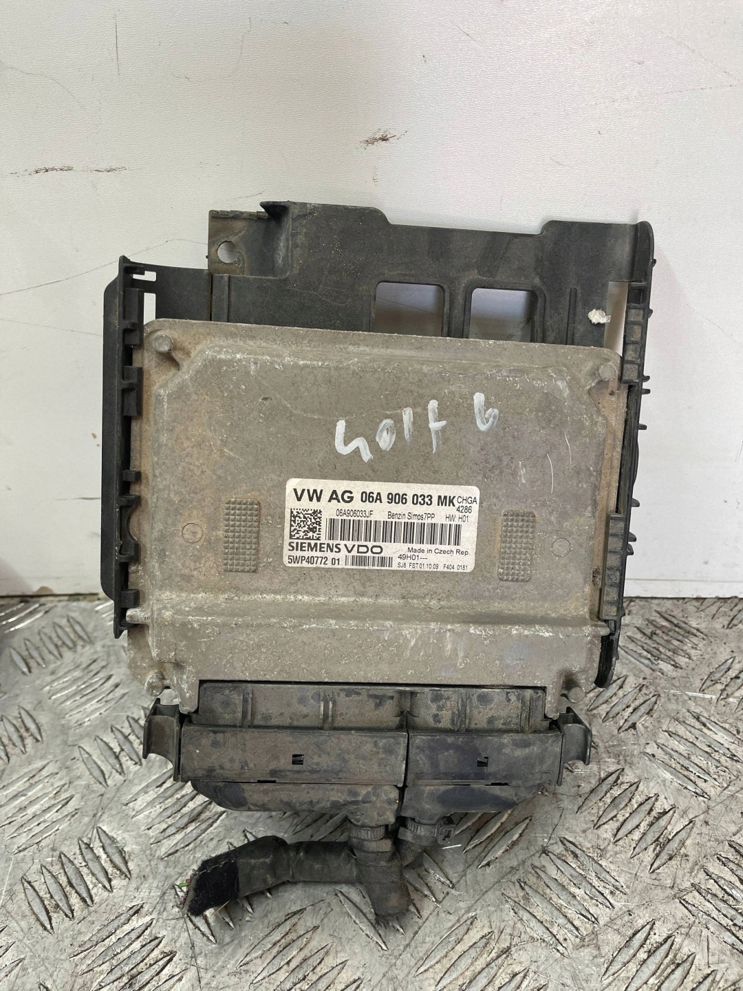control unit of the engine computer VOLKSWAGEN GOLF VI 6 08- 1.6 FSI 06A906033MK