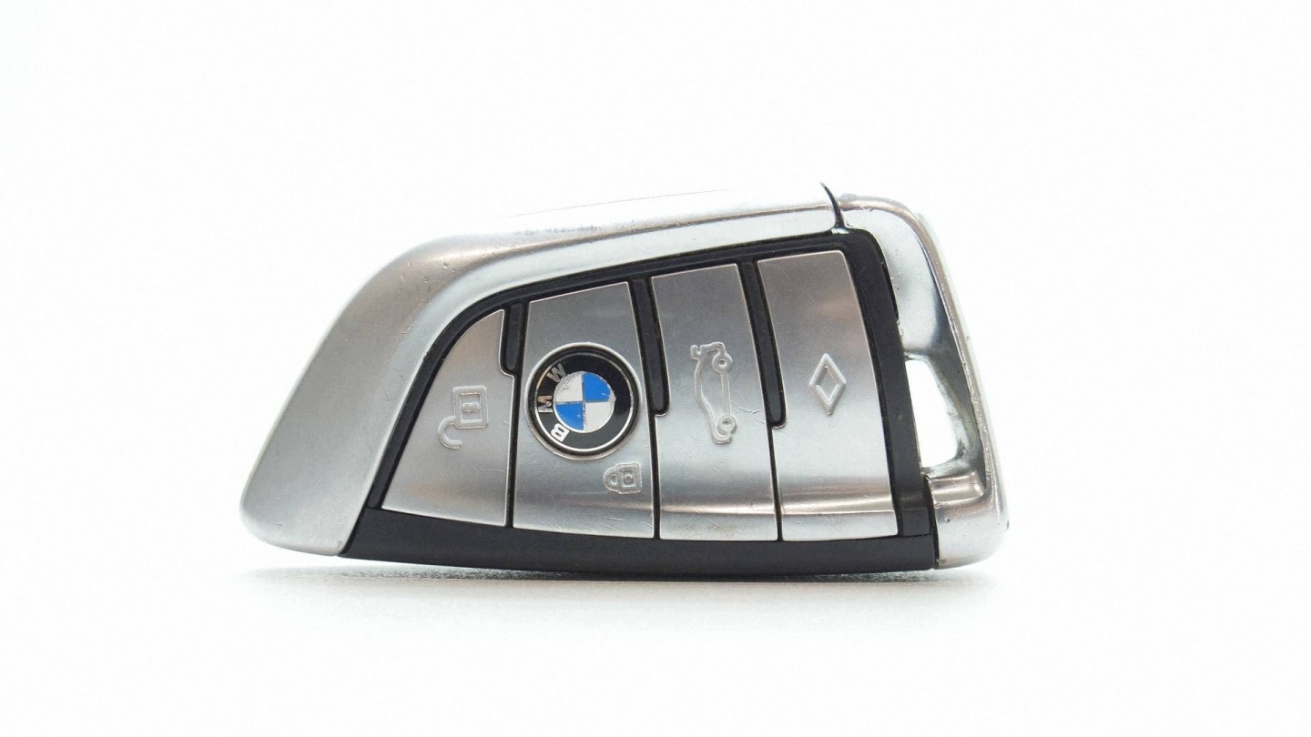 key PILOT BMW M5 G90 8808893