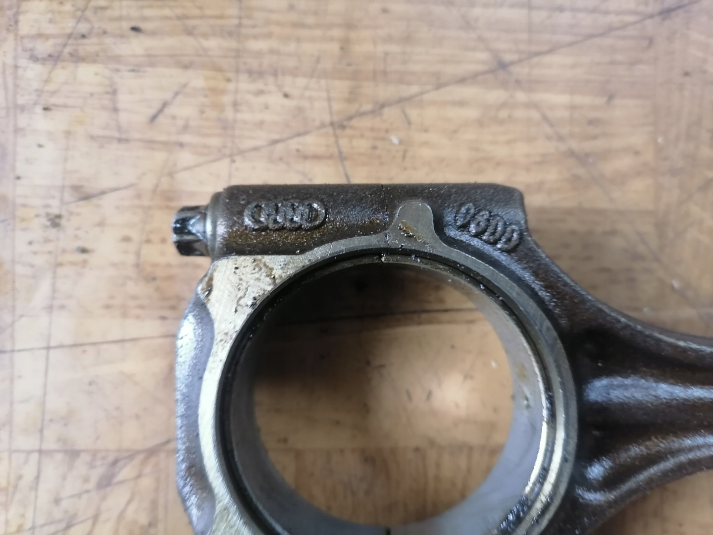 Piston Pistons A4 B7 2,0TFSI 82P41