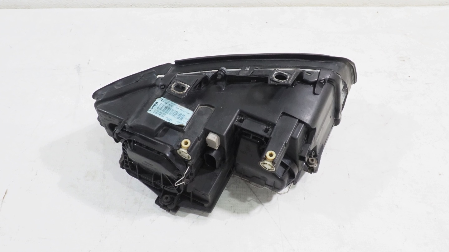 Audi A4 B6 light left front 8E0941003F