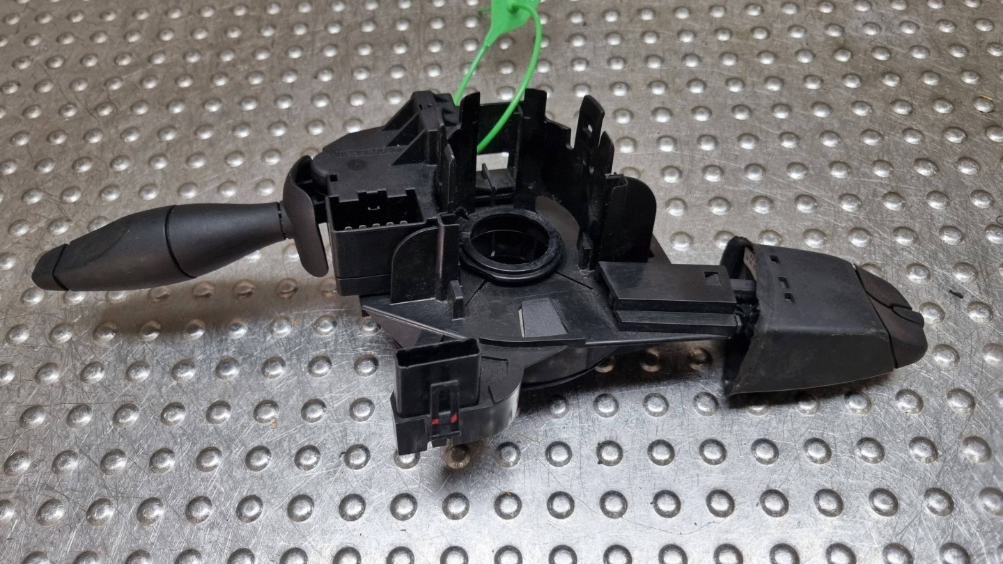 control steering wheel levers and controls ring 98AB-13N064-AG FORD FOCUS MK1