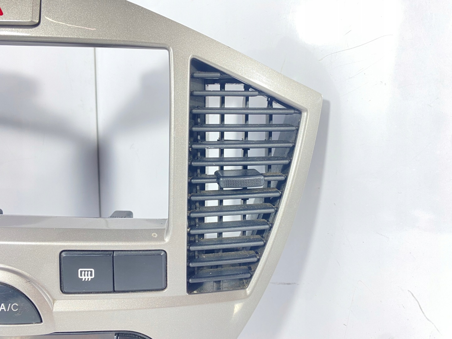 Kia Carens 2 II 02-06 grid air conditioning devices air central PANEL