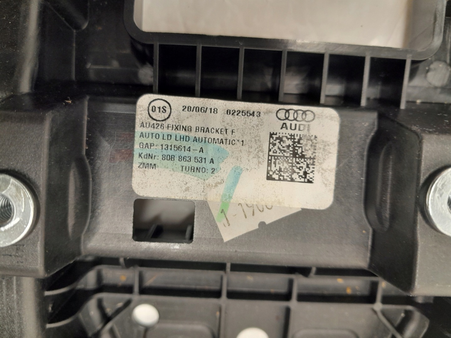 AUDI Q5 80A Porte Support plaque TUNELU 80B863531A