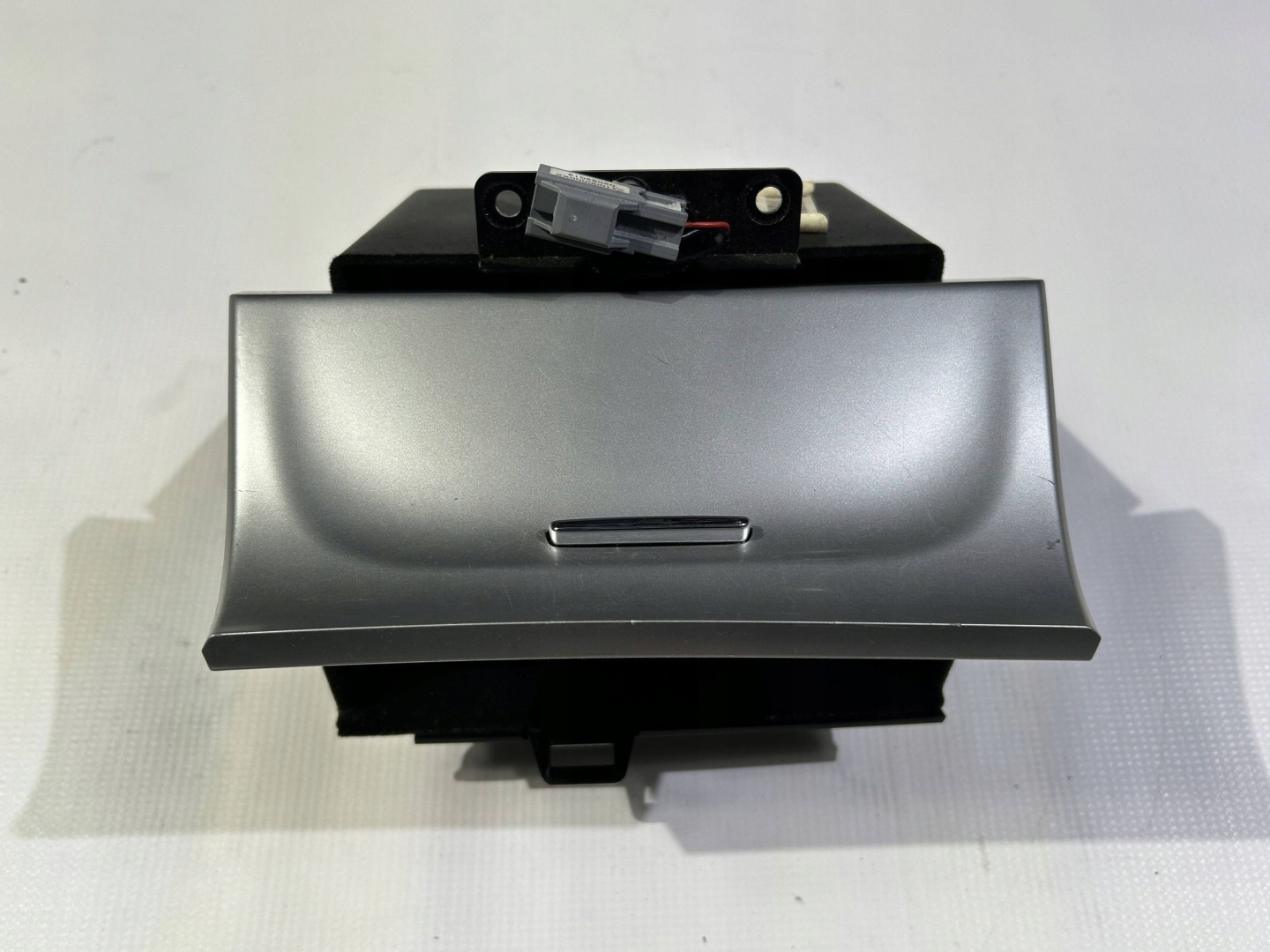 Handschuhfach mitte tunelu AUX USB Jeep Grand Cherokee 2011r