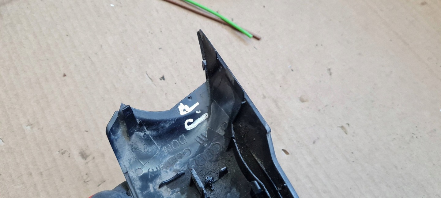 S5 8T A5 LIFT cap cover plastic lower right front R19300 A4 B8 S4