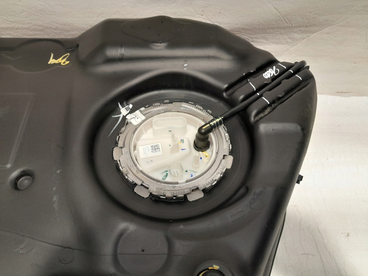 AUDI Q5 80A fuel tank tank complete 80A201021 80A919087