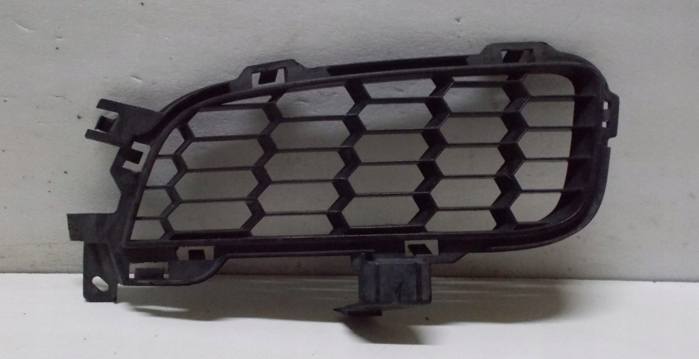 RENAULT LATITUDE 3.0 DCI 12R grid of a bumper left front 260941678R