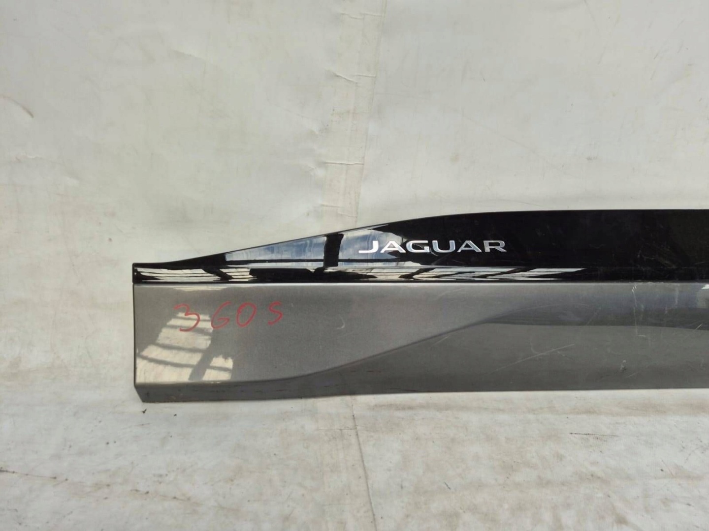 JAGUAR and-PACE 19- moulding door left front front J9D3-21065-A