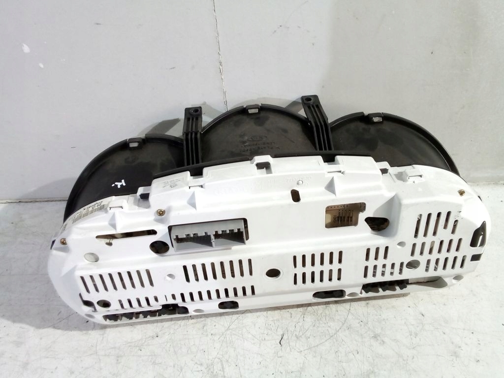 Kia Cerato and dials dials 94003-2F220