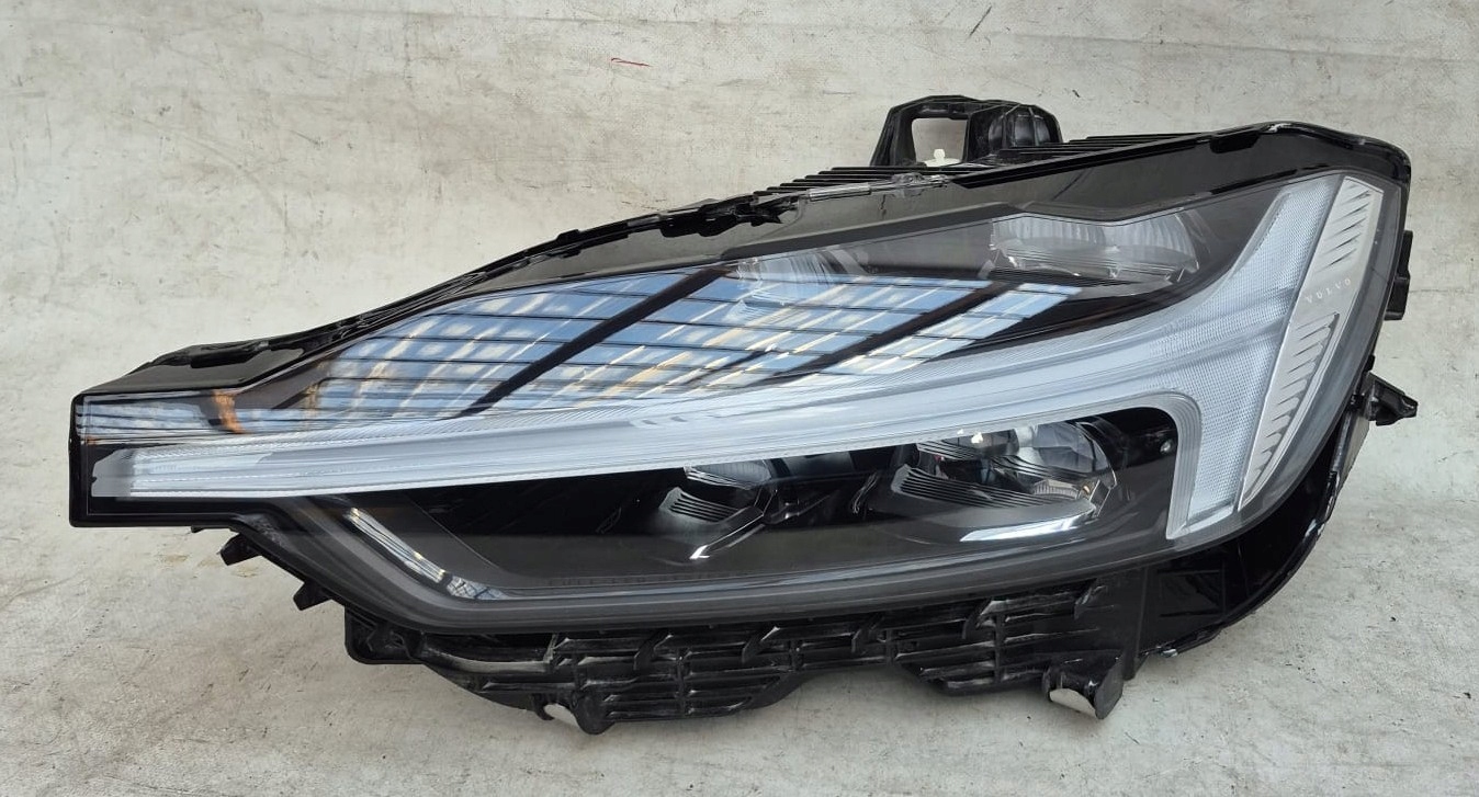 VOLVO XC60 II LIFT 19- light left front front FULL LED 32420431