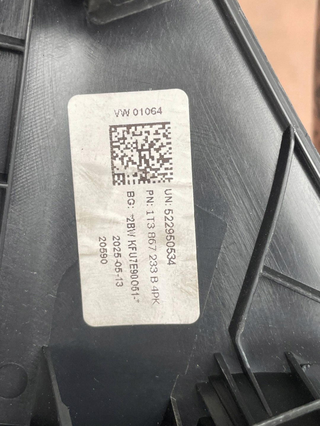 side cover slupka left VW ID. Buzz 1T3867233B !J