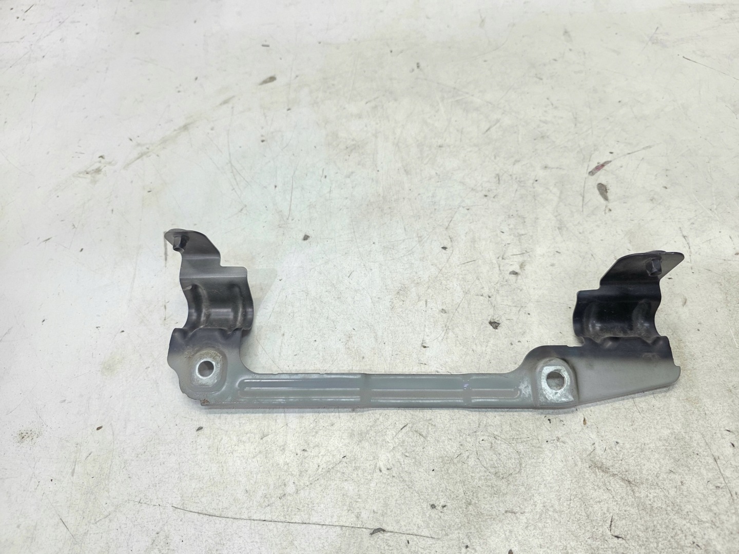 Console Support plaque Supérieure Aile Gauche Avant AUDI A6 C8 4K0821167