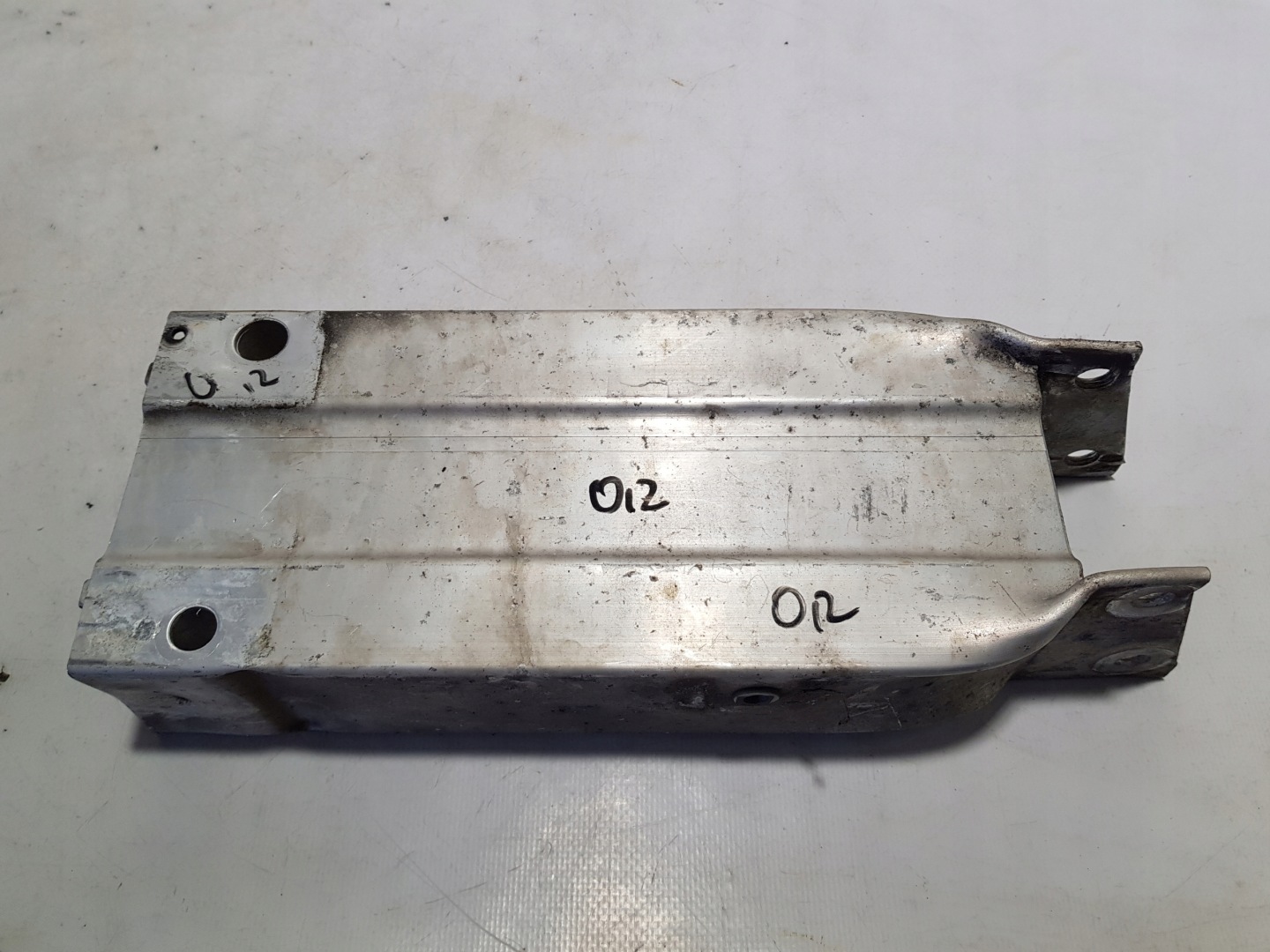 MERCEDES E KLASA W207 beam tips left supports