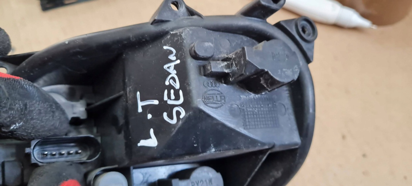 A4 B9 8W light housing left rear part sedan 200873-01 20087301