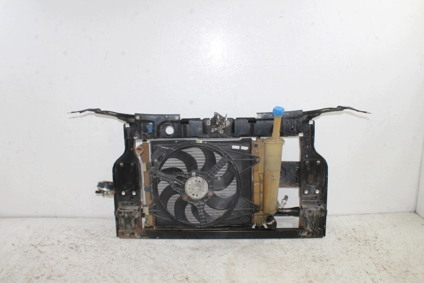 Fiat 500 support panel for radiators sider fan