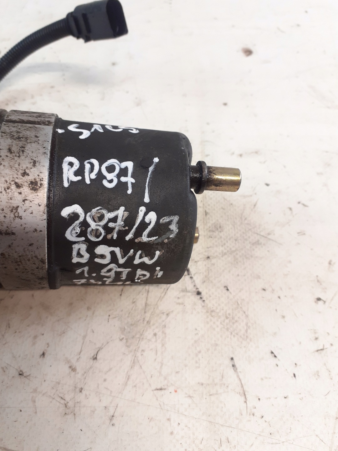 Pompa DOLADOWUJACA PASSAT B5 1.9 TDI 8E0614175D