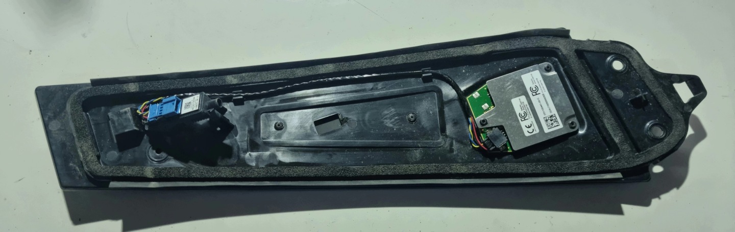 TESLA 3 pillar SZKLANY KAMERA right side 1109255-90-F