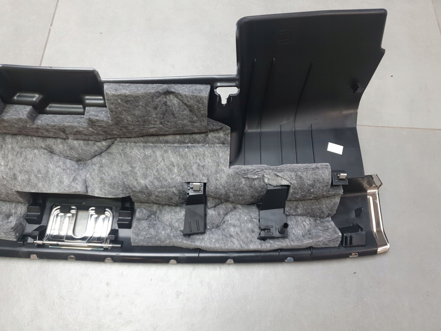 Audi Q8 cap cover of the threshold boot 4M8864483A