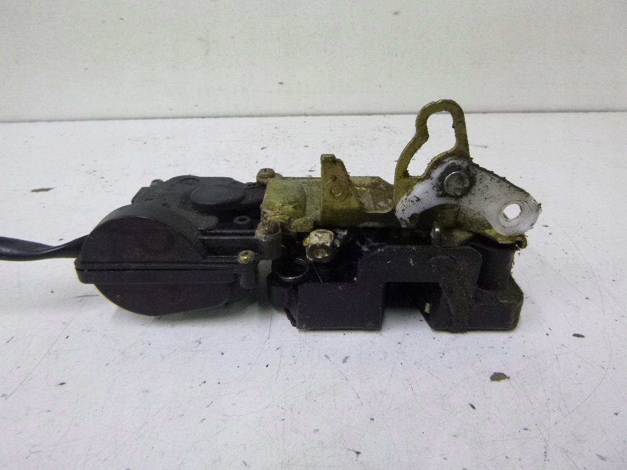 lock door front right Mazda Premacy 2003