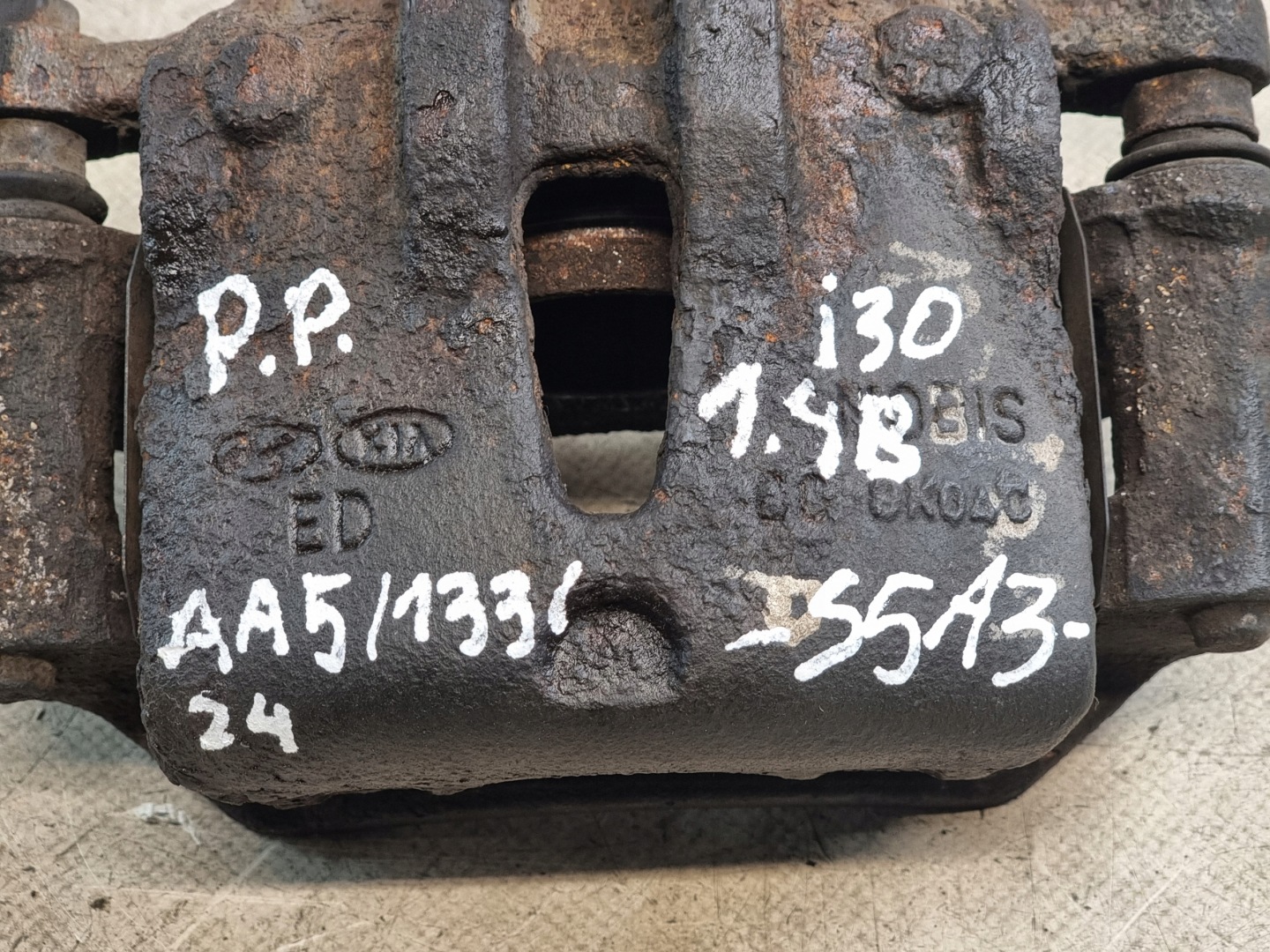 caliper brake right front HYUNDAI I30 and 1.4B 80kW 10r
