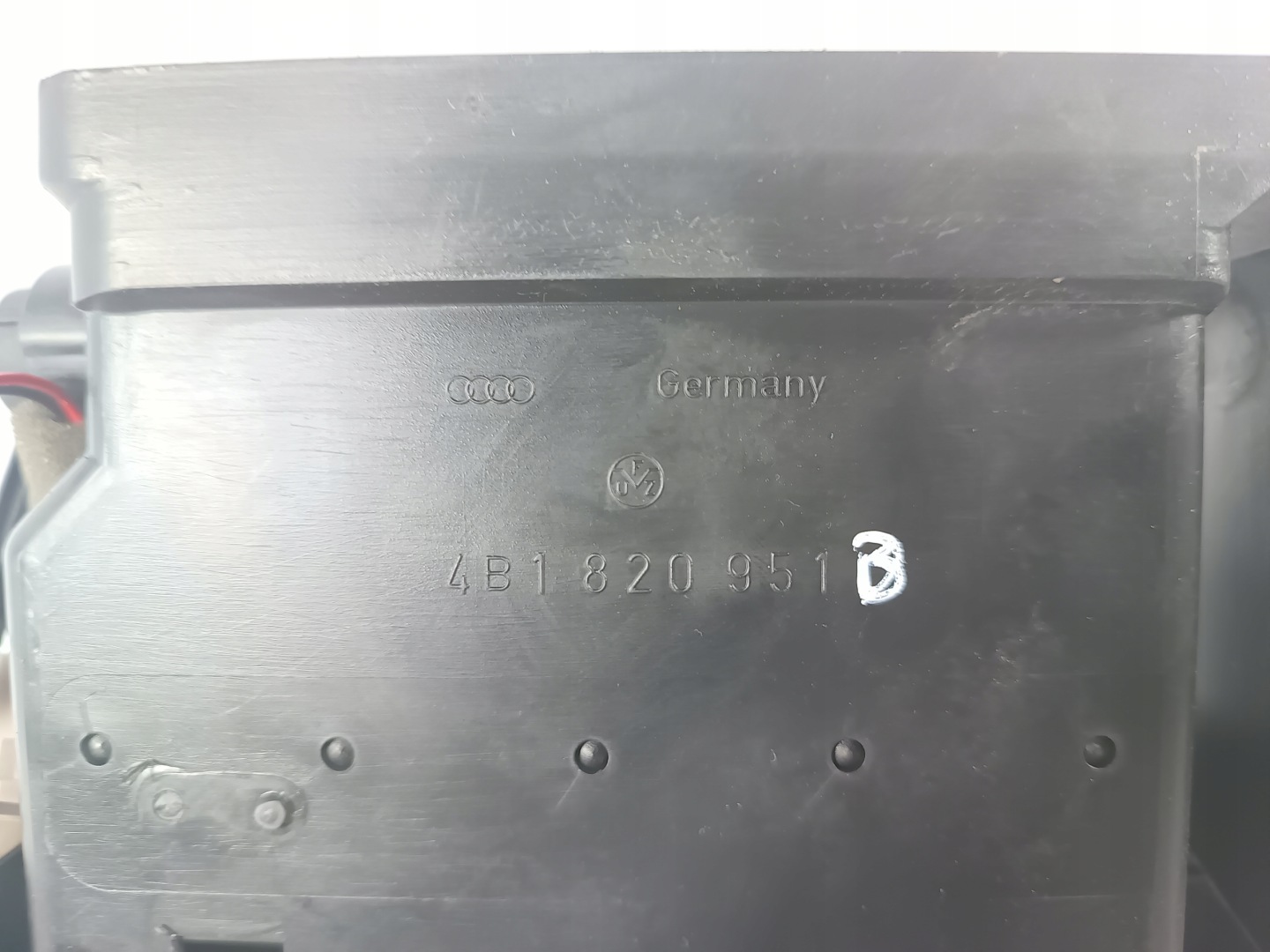 Audi A6 C5 grid air conditioning devices air central OE 4B1820951