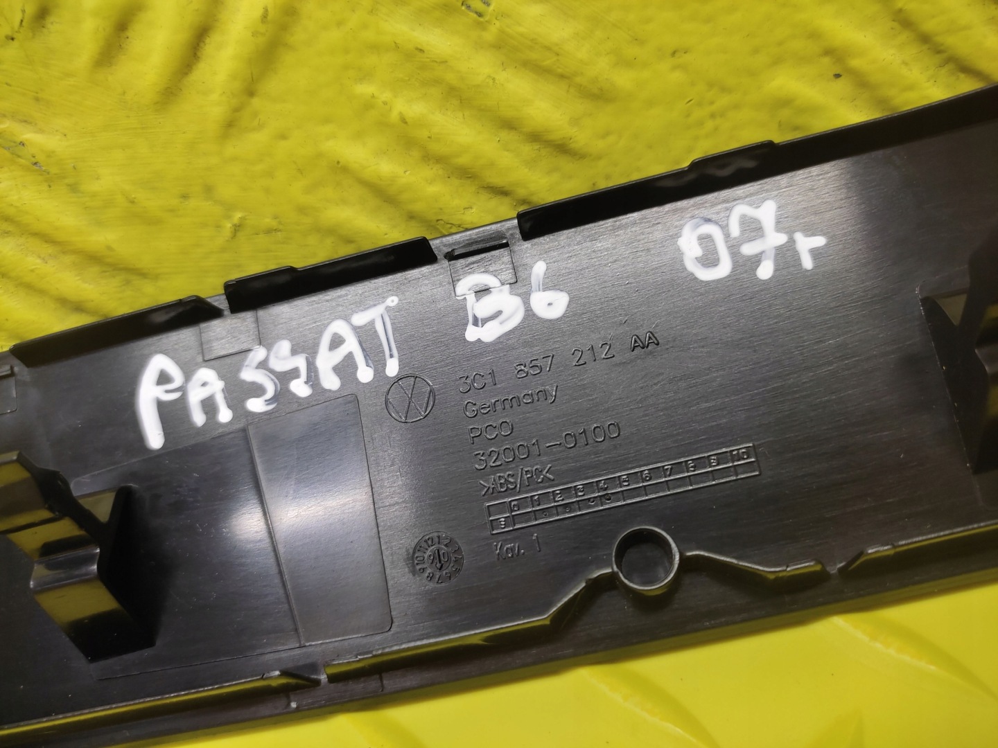 VW PASSAT B6 decorative trim consoles 3C1857212AA