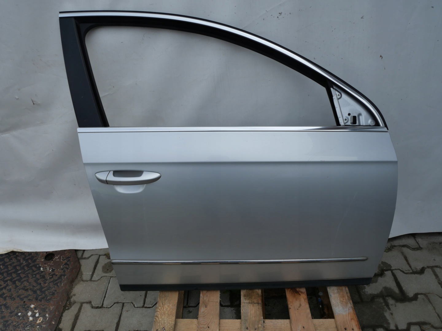 VW PASSAT B6 předek pravé dveře
