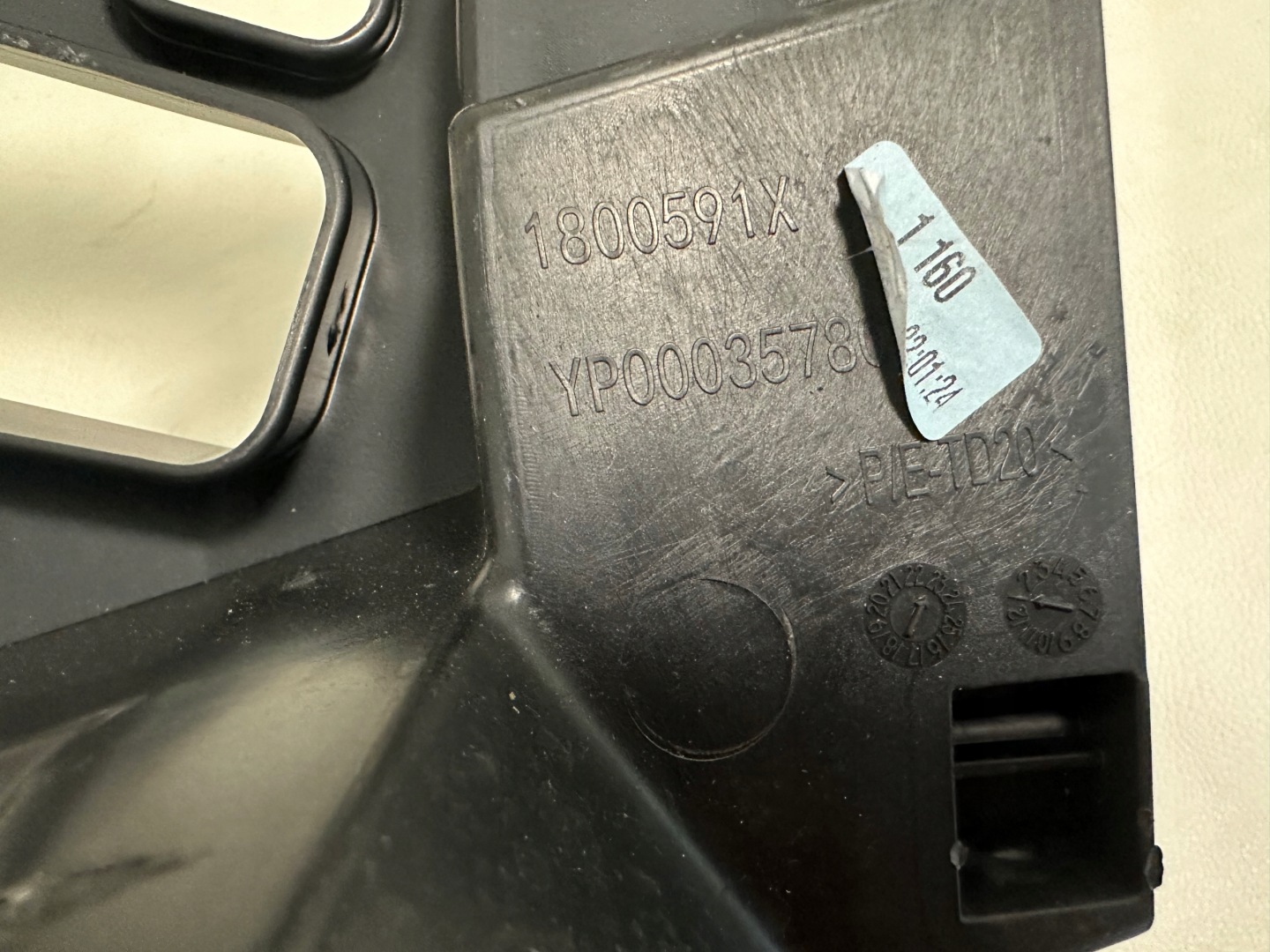 Opel Grandland bumper bracket left rear part YP00035780