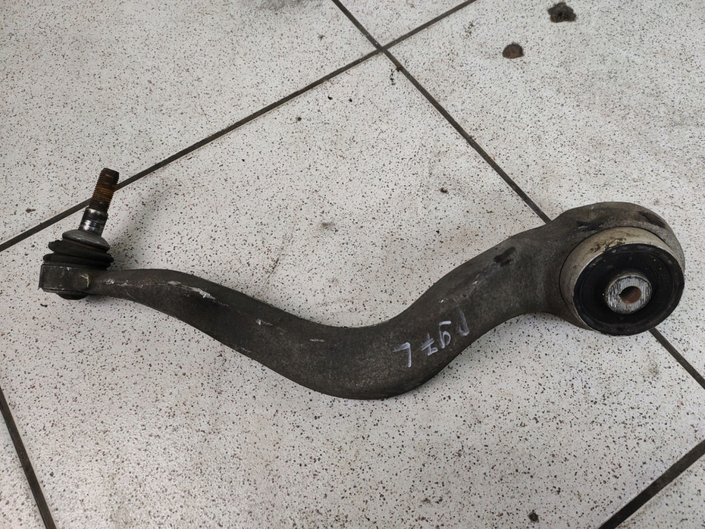 arm front right side nizej BMW 3 F30 2014 6082TG
