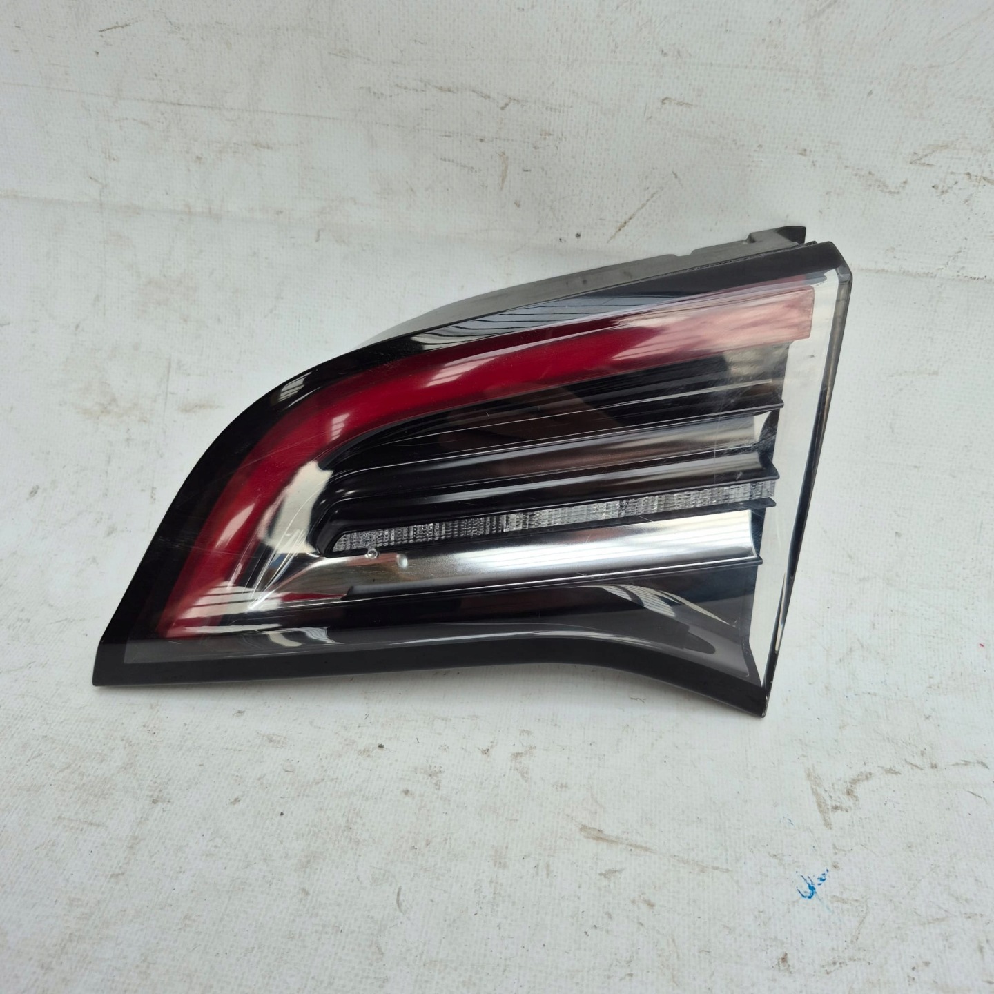 TESLA MODEL 3 17- light right rear part rear to the bonnet