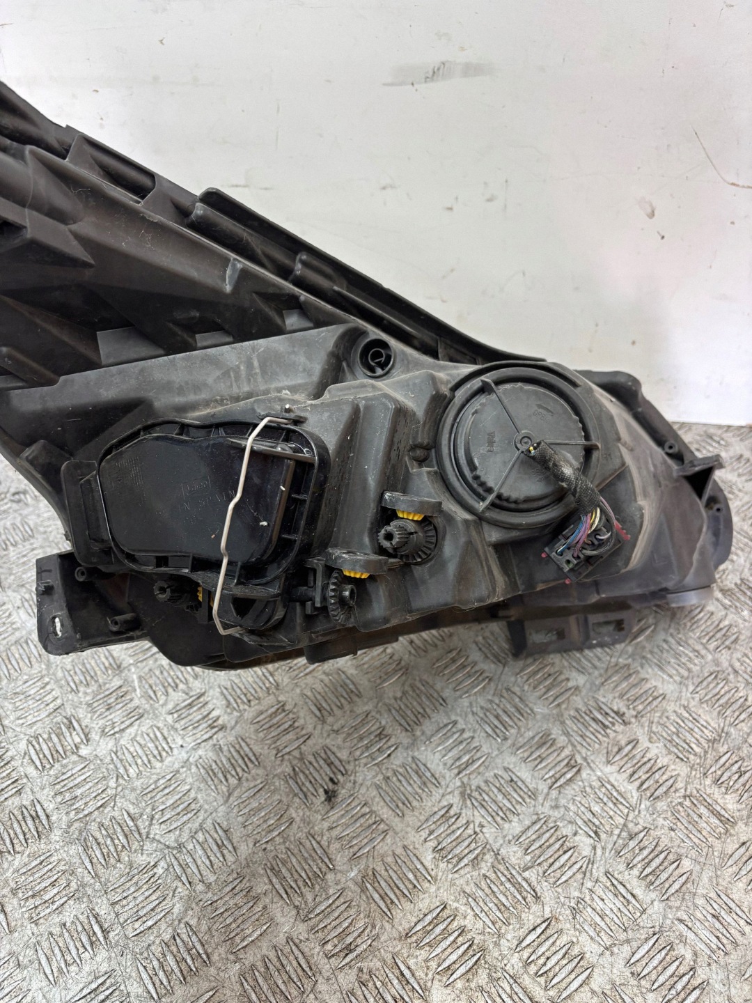 REFLEKTOR light left OPEL CORSA D LIFT 13432889