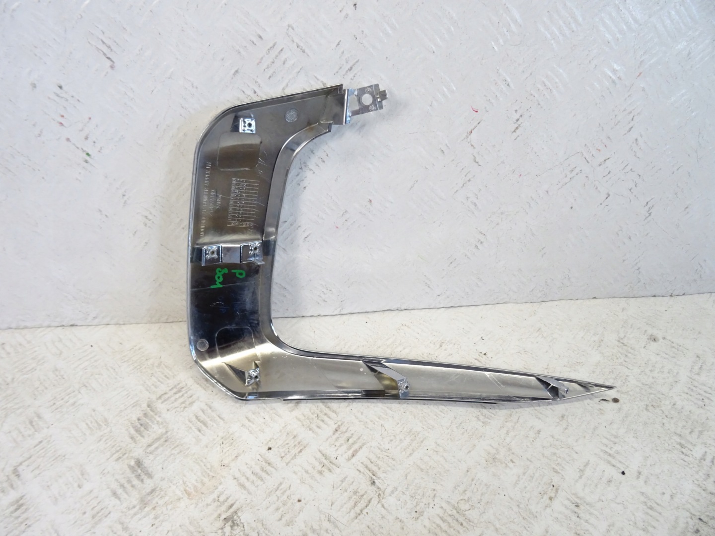 CHROM of a bumper left front MITSUBISHI PAJERO 6407A149