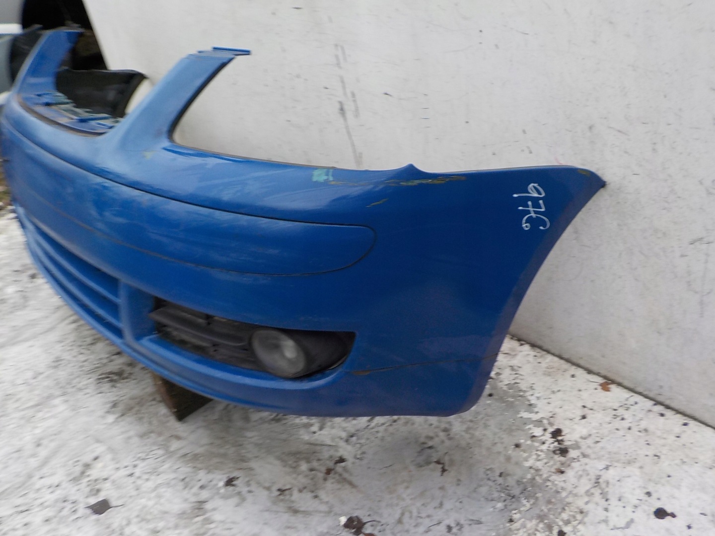 976 VOLKSWAGEN TOURAN and bumper front front