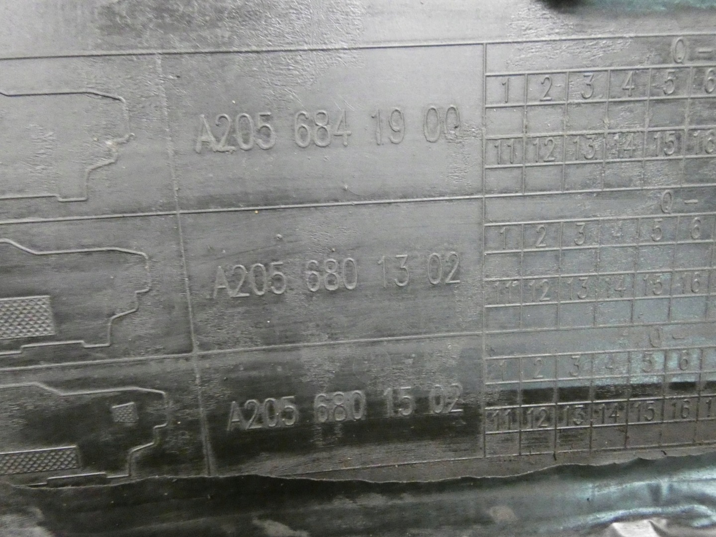 MERCEDES C KLASA W205 cover chassis lower left