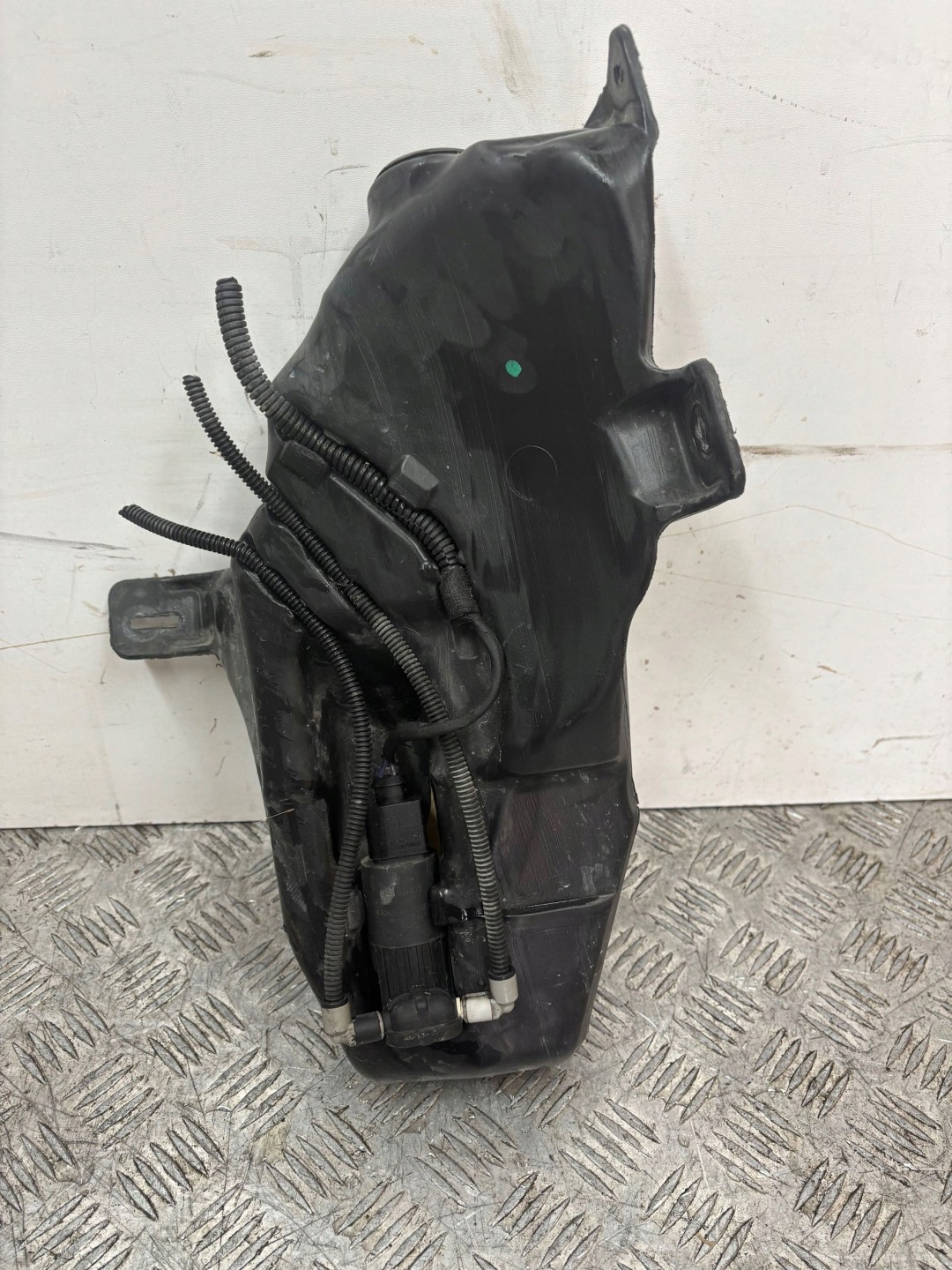 washer fluid tank OPEL ZAFIRA C 13260579