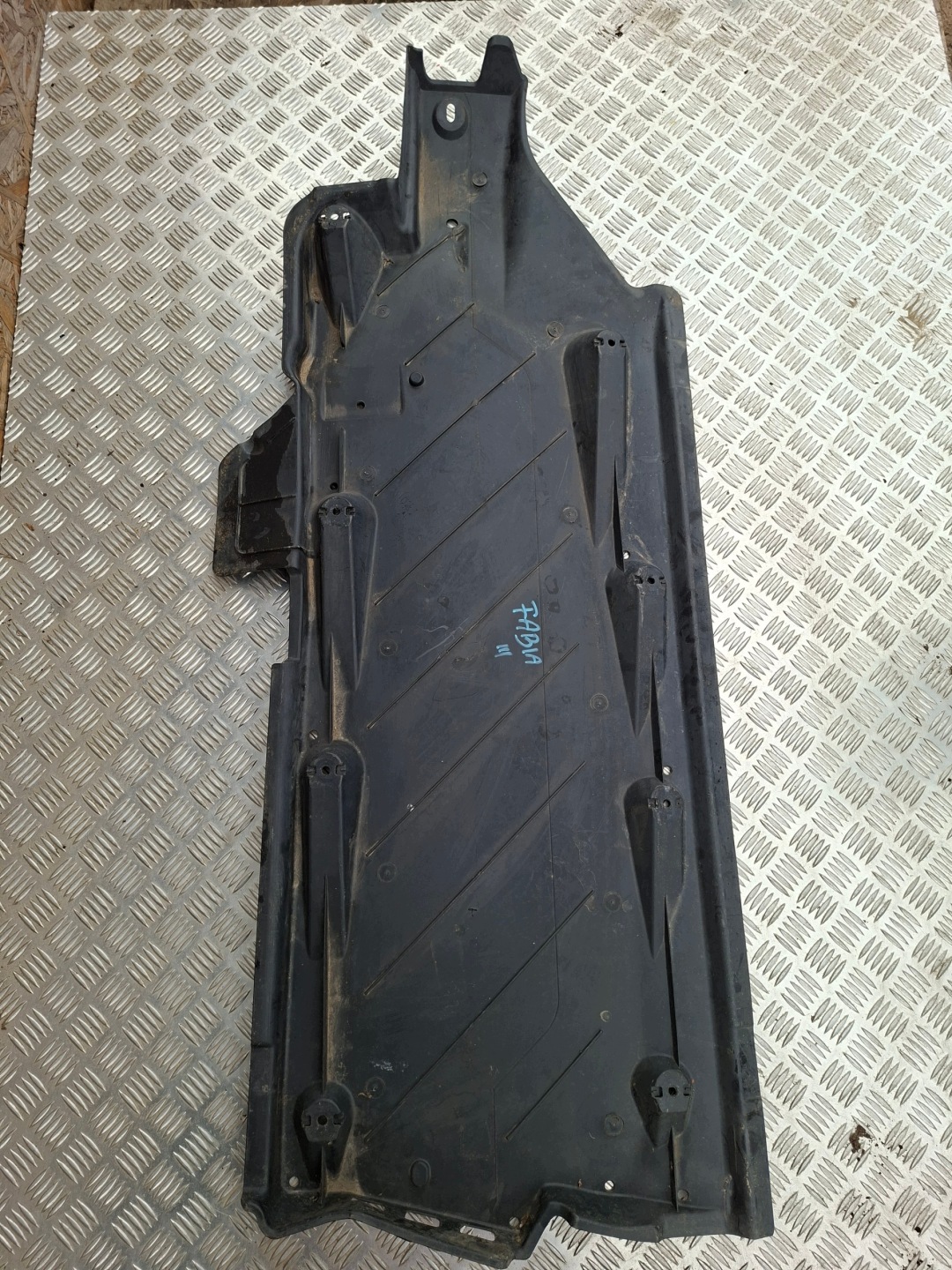 cover chassis right SKODA FABIA III 6R0825202