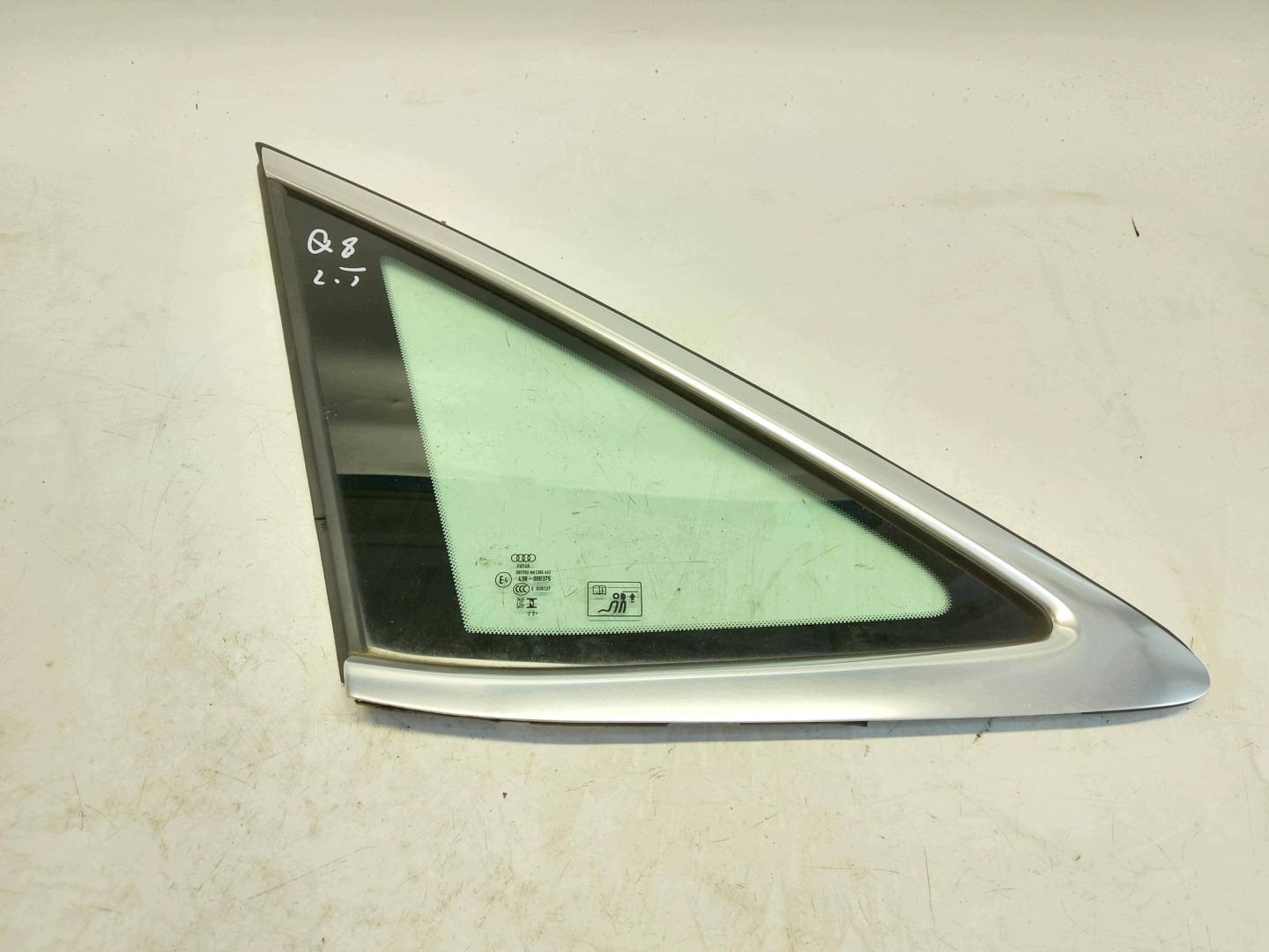 Audi Q8 E-TRON SportBack window window left rear part rear trojkatna
