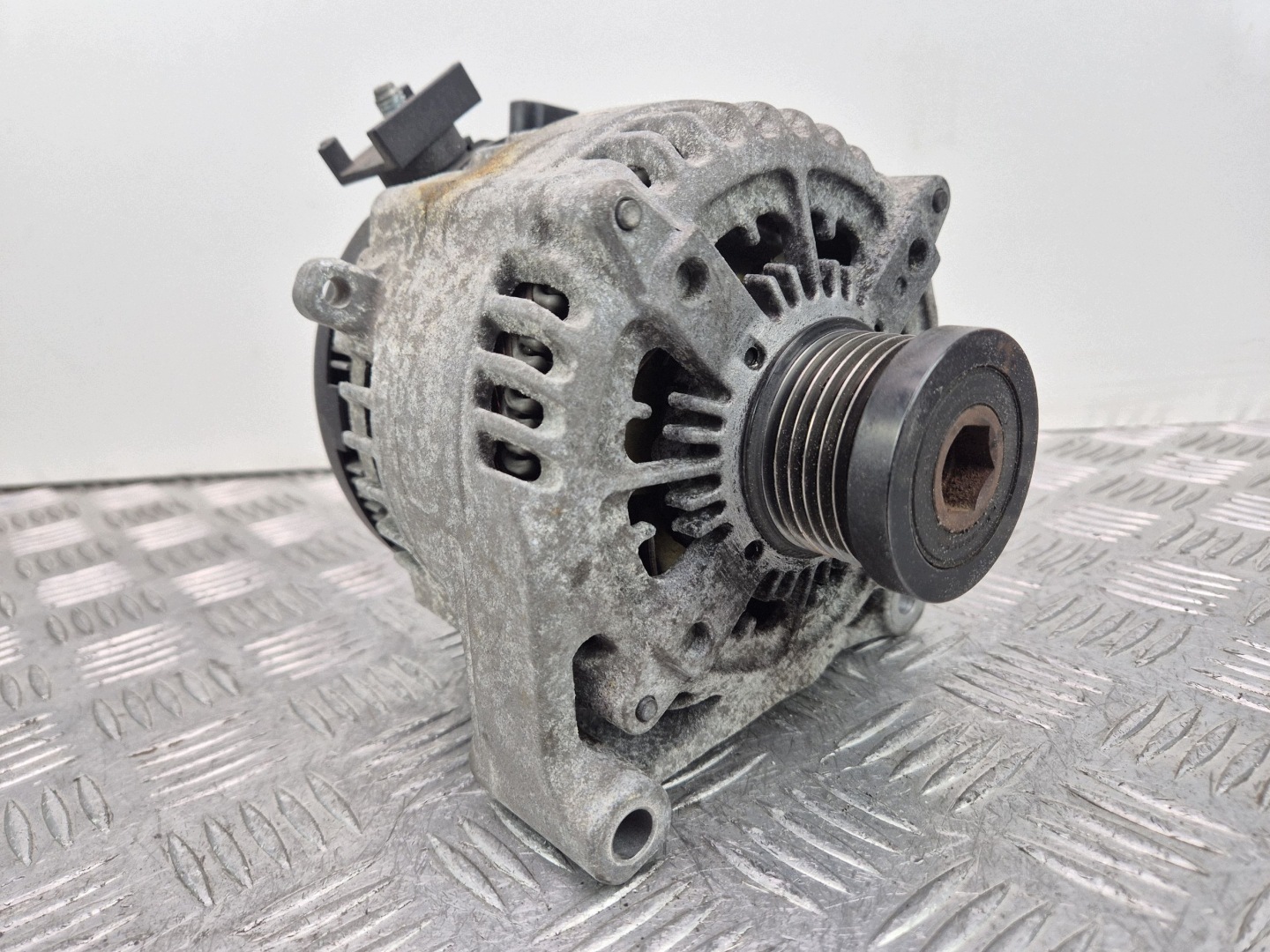 BMW X1 E84 20i Alternateur 7605061 N20B20A