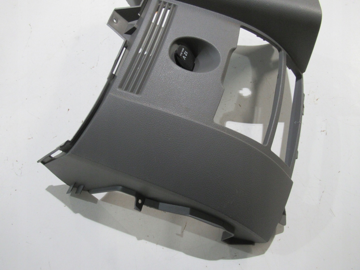 SPRINTER 906 CRAFTER Konsole mitte A9066800031