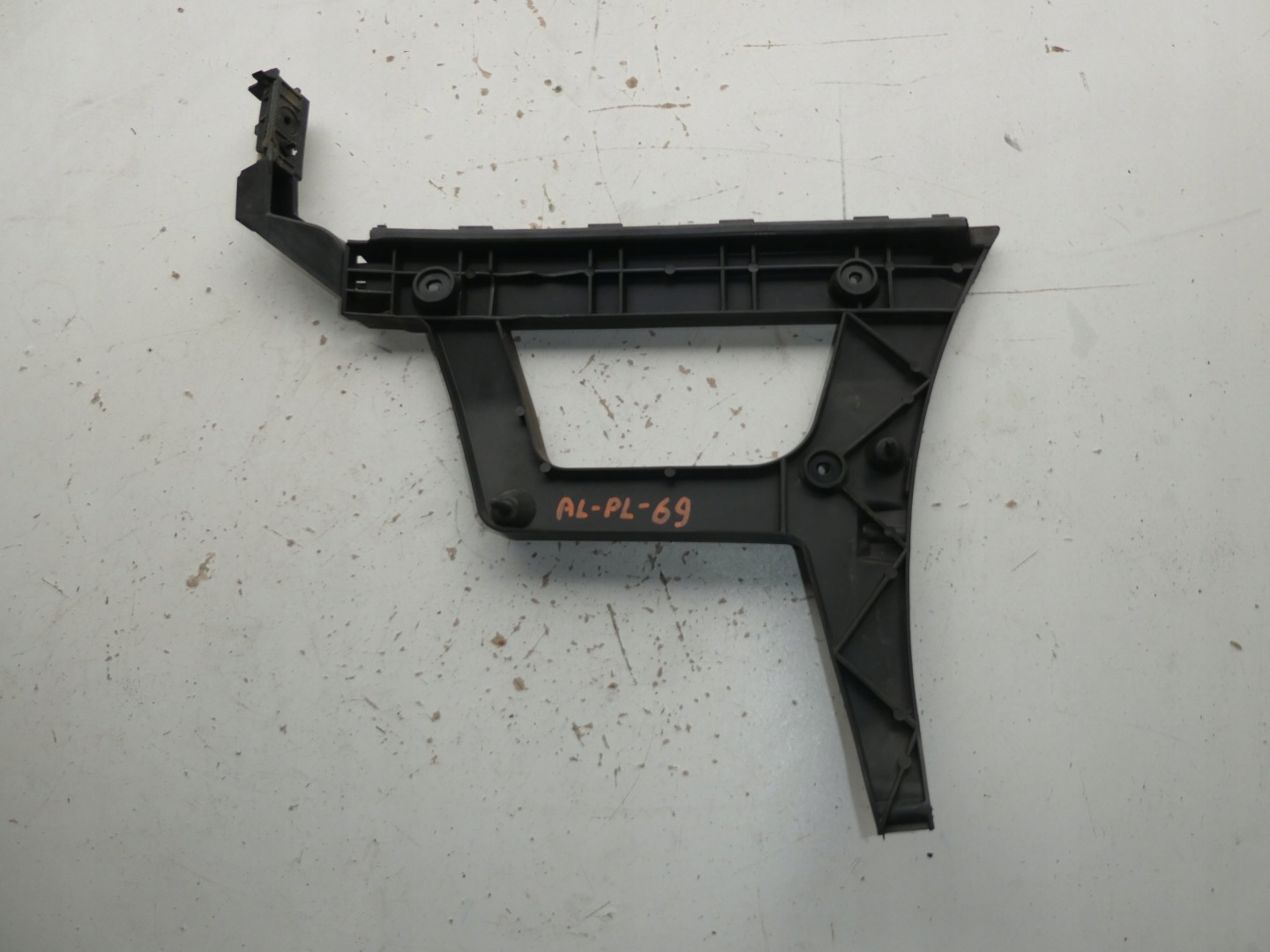 bumper bracket left rear part 8K5807453A A4 B8